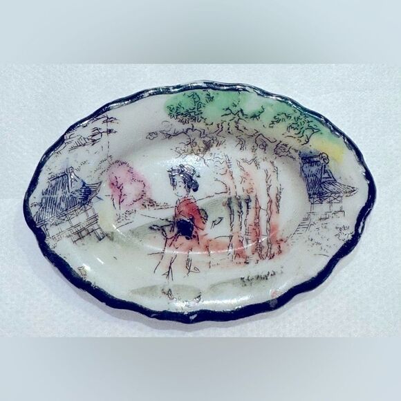 RARE & VINTAGE Japan Porcelain Trinket Dish – A Collectible Gem of Elegance - Picture 4 of 7